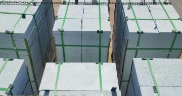 德州 芝麻白花岗岩5公分地铺石 花岗岩厂家工厂装车日常