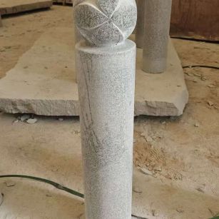 德州 芝麻白花岗岩石材挡车石柱、停车柱、圆柱挡车柱、方柱挡车柱等