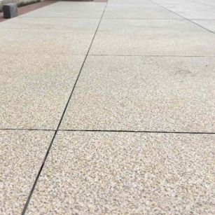 德州 黄金麻花岗岩石板材荔枝面地面铺装效果