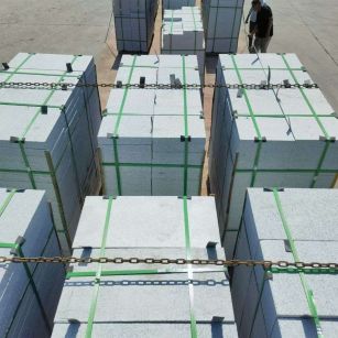 德州 芝麻白花岗岩5公分地铺石 花岗岩厂家工厂装车日常