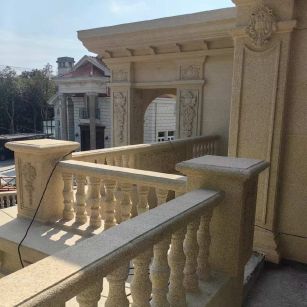 德州 黄金麻别墅外墙干挂雕花配合阳台栏杆花瓶柱