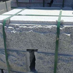 德州 芝麻白花岗岩自然面成品