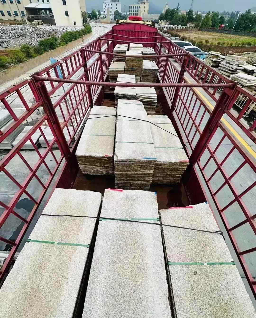 德州 黄金麻花岗岩荔枝面，光面毛板装车完成