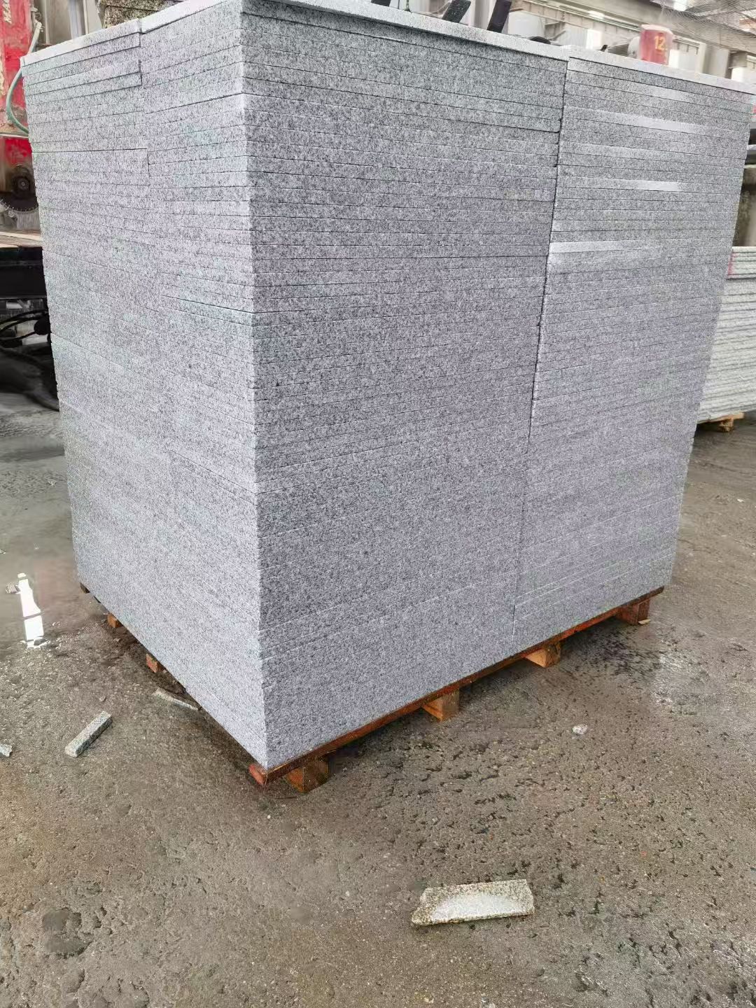 德州 芝麻白火烧面1.8厚300*600地铺石，尺寸标准，厚薄均匀