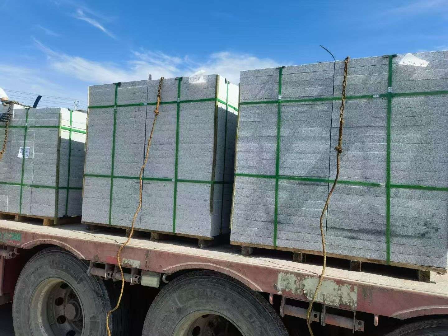 德州 芝麻白花岗岩地铺石装车日常