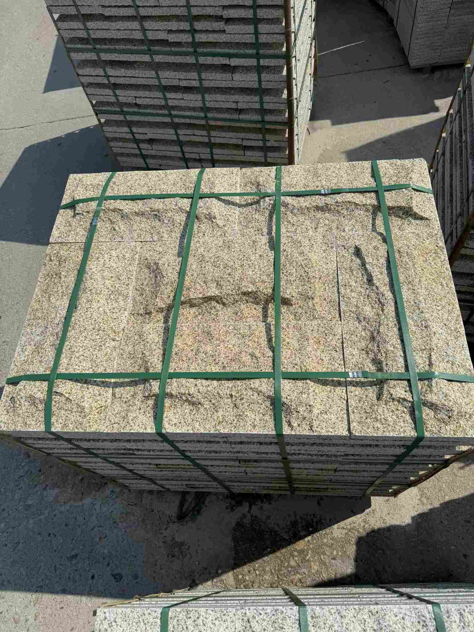 德州 黄金麻花岗岩石材自然面蘑菇石成品