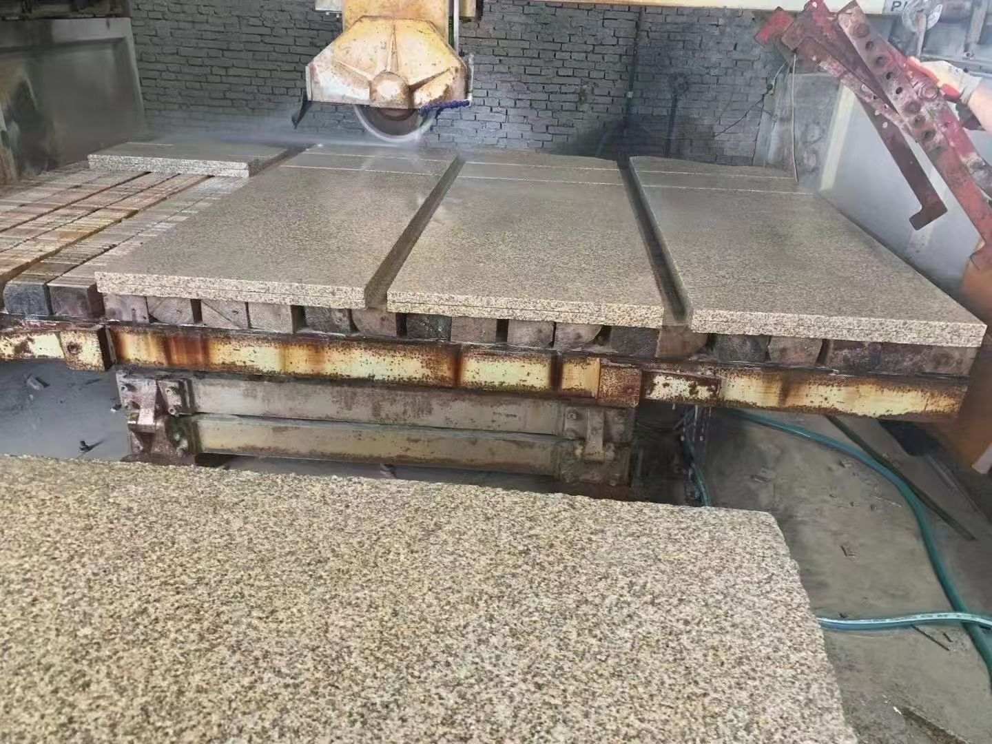 德州 黄金麻荔枝面成品板加工