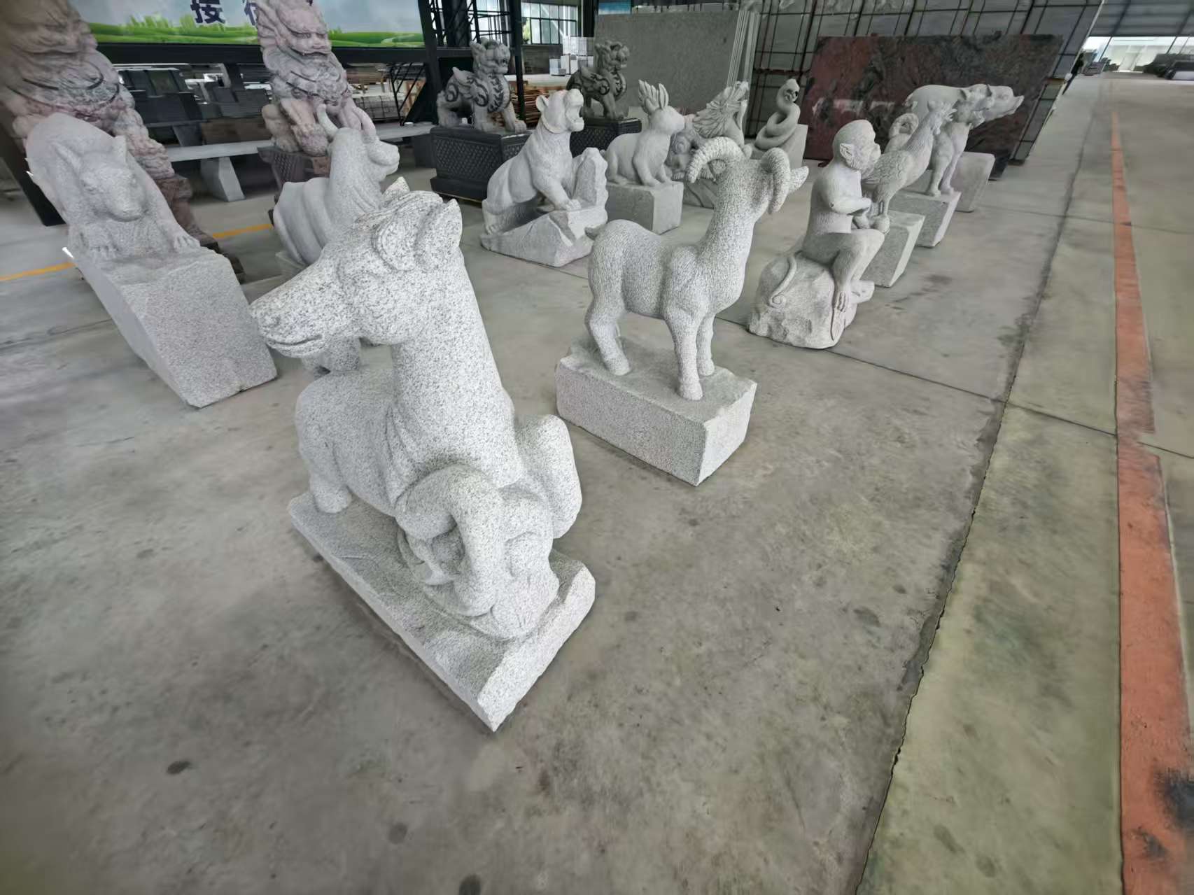 德州 芝麻白花岗岩造型立体雕刻——十二生肖