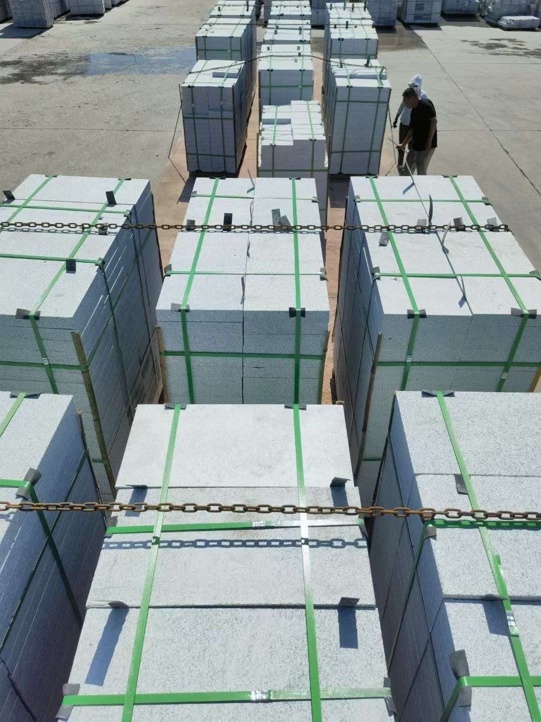 德州 芝麻白花岗岩5公分地铺石 花岗岩厂家工厂装车日常