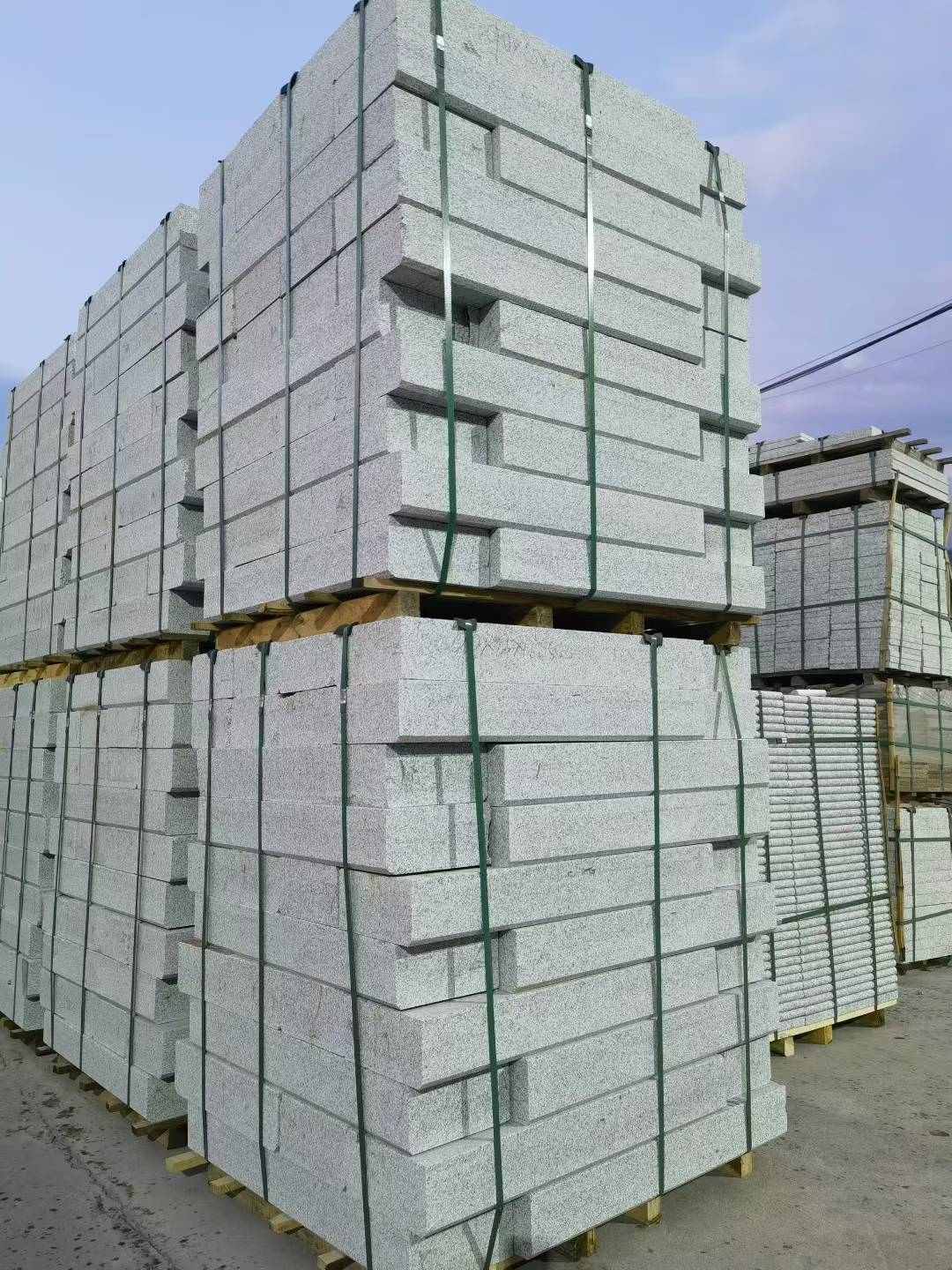 德州 芝麻白花岗岩路沿石，路缘石，路肩石，道牙，立缘石，马路牙子，街沿石，侧石等