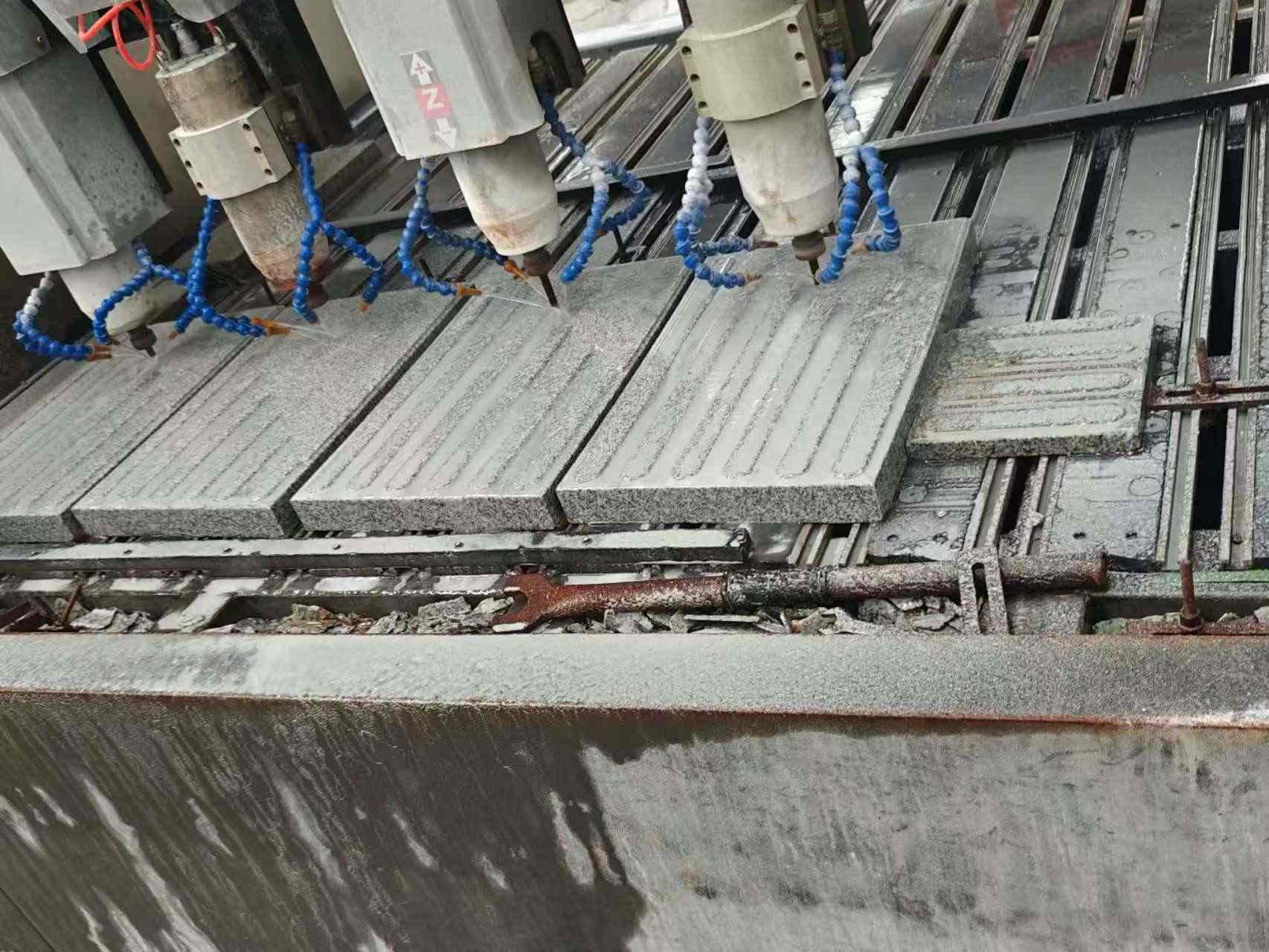 德州 芝麻白花岗岩荔枝面盲道雕刻