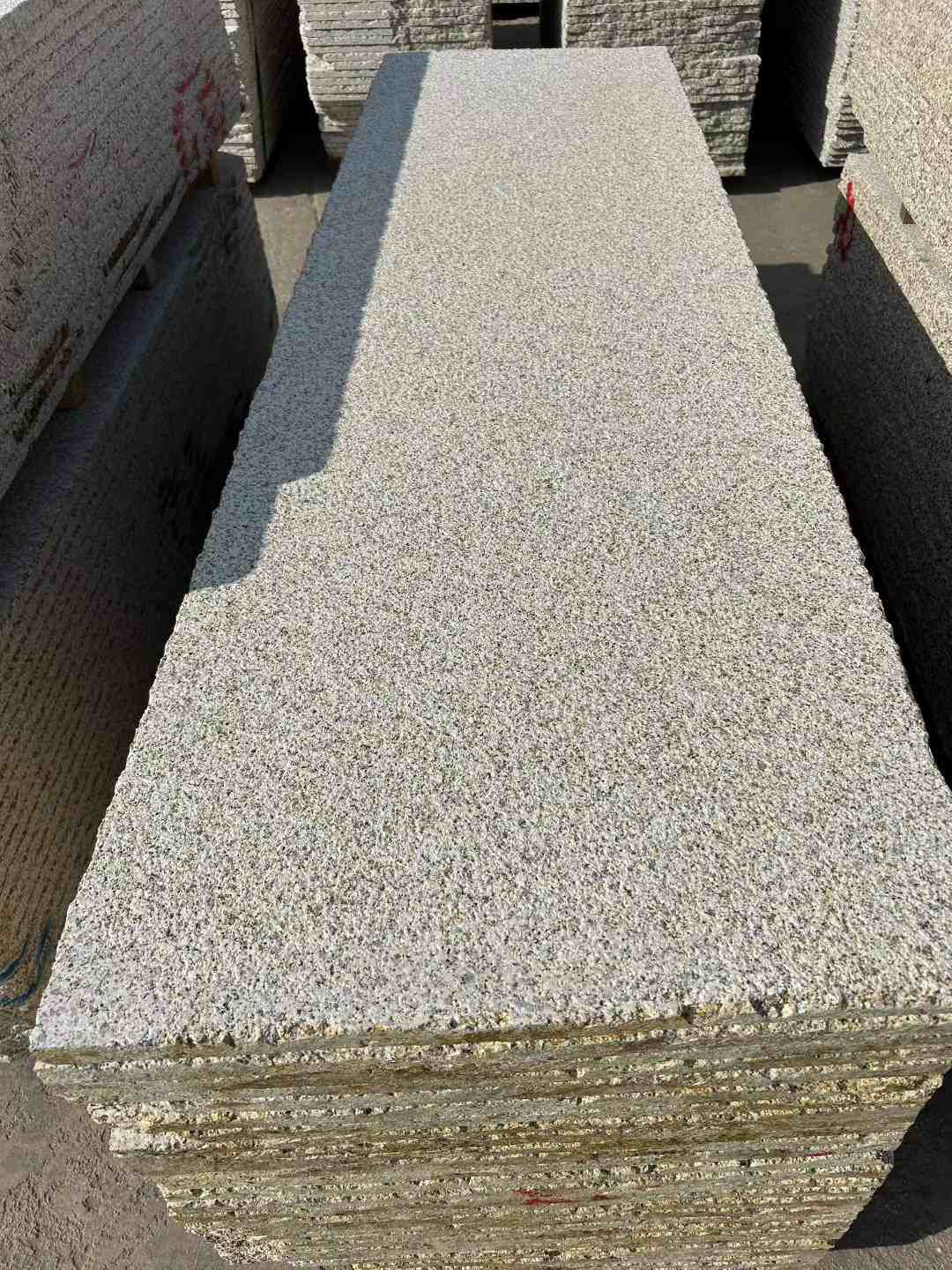 德州 黄金麻花岗岩荔枝面毛板，半成品