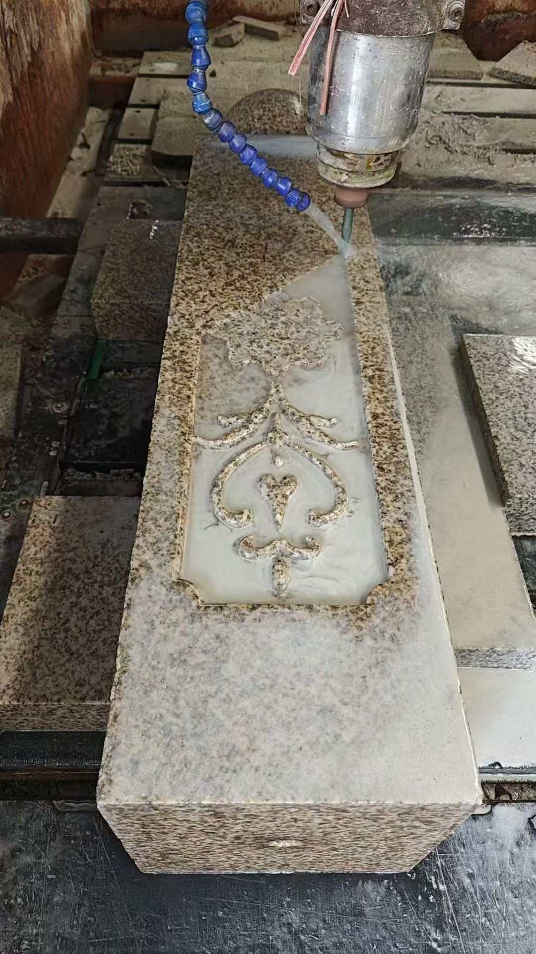 德州 黄金麻花岗岩异形加工雕刻栏杆大柱