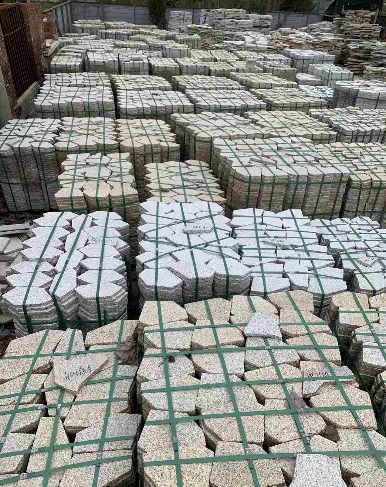 德州 黄金麻白麻花岗岩荔枝面地铺石(冰裂纹)