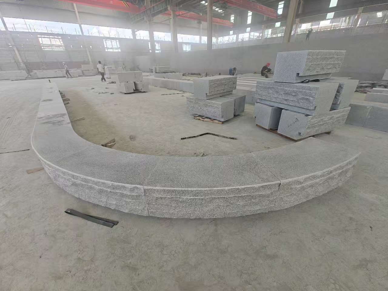 德州 芝麻白异形坐凳，自然面光面弧形加工