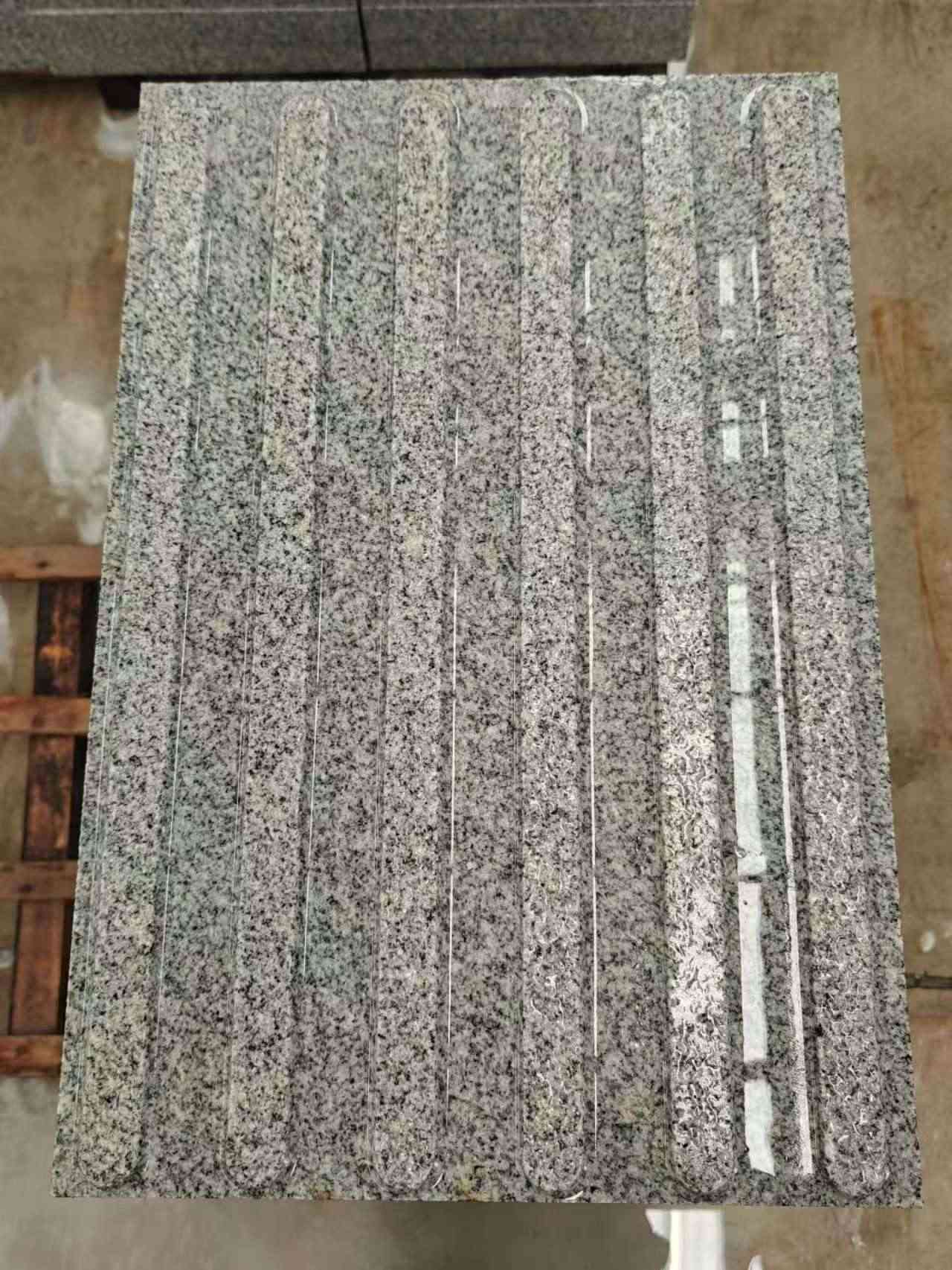 德州 芝麻白花岗岩荔枝面雕刻盲道，盲条