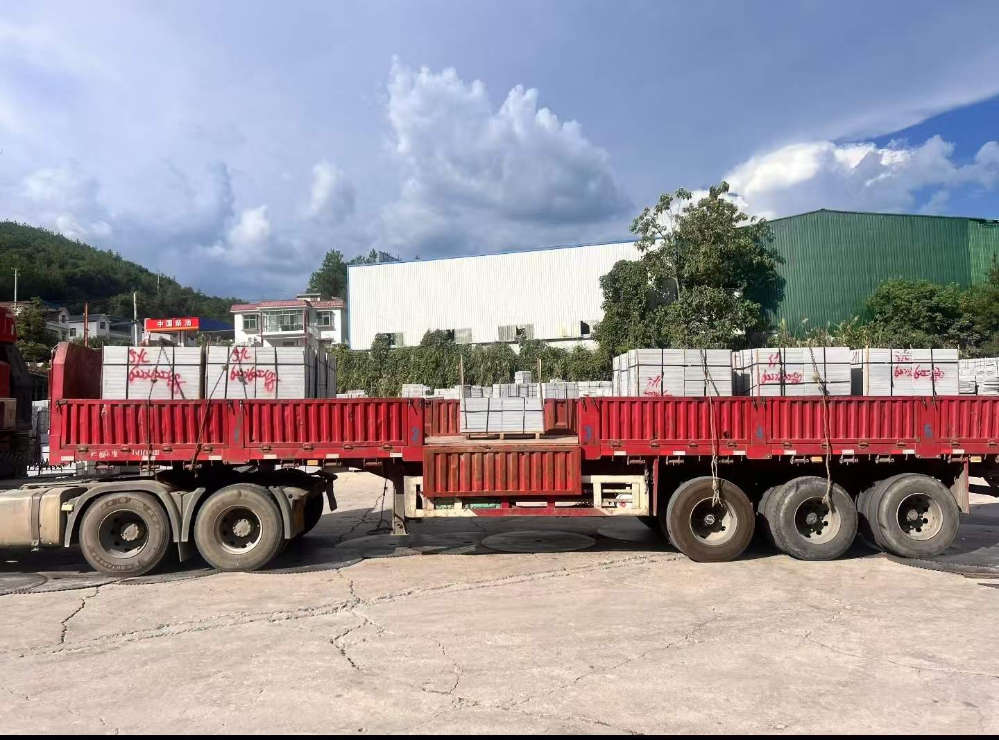 德州 芝麻灰花岗岩地铺石出货日常